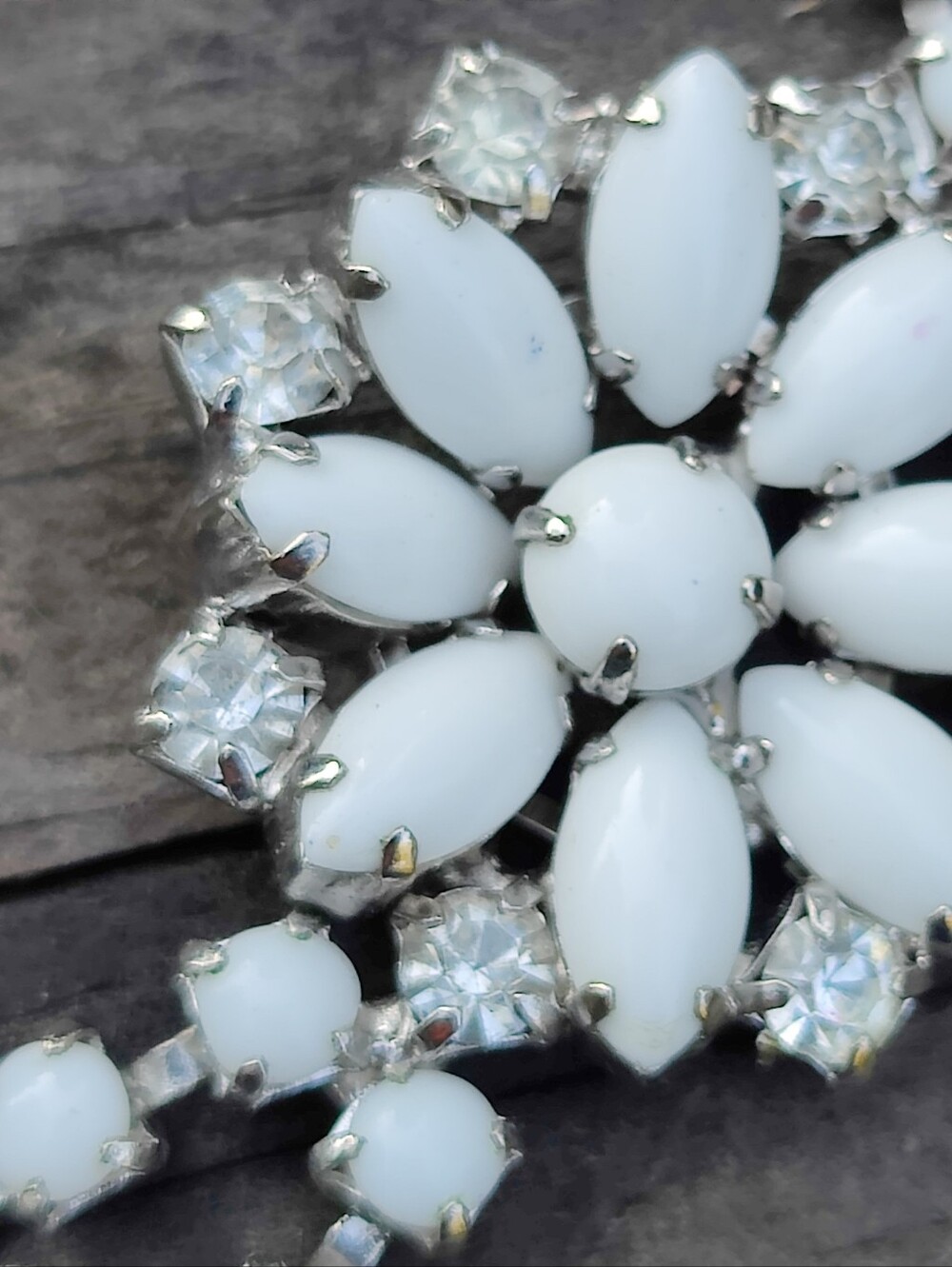Vintage '50S White Milk Last Flower Necklace - Picture 3 of 6